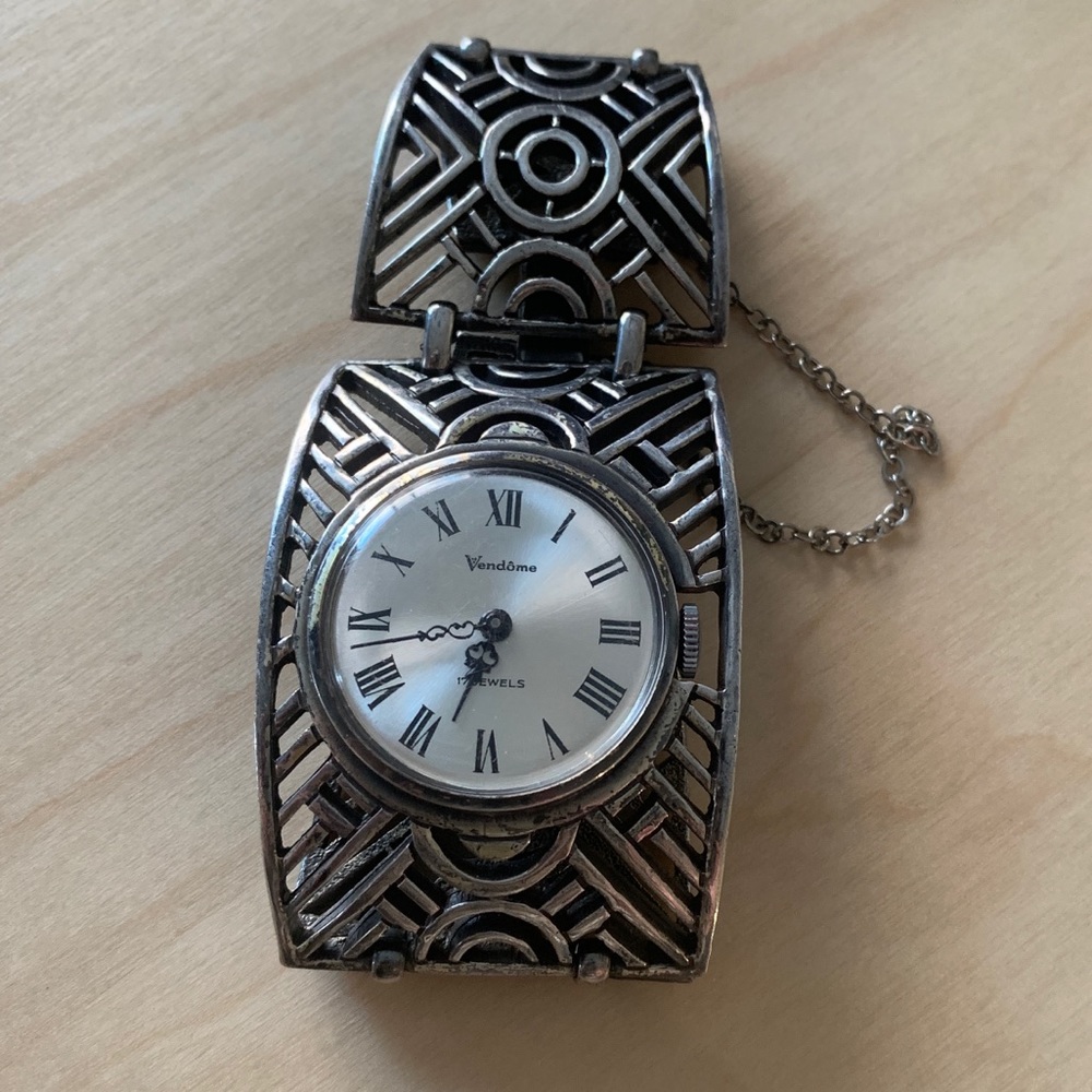 Vendôme 17 Jewels Watch Silver Tone Mechanical Watch Safety Chain Ladies Vintage
